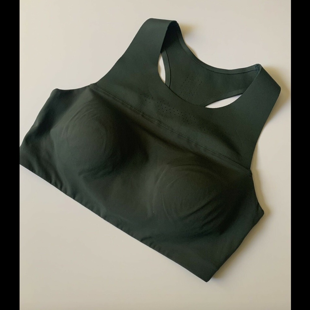 Chantelle sports bra low impact high neck M